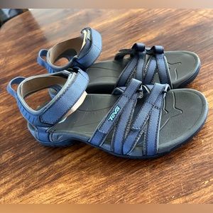 Womens size 8 Teva sandals